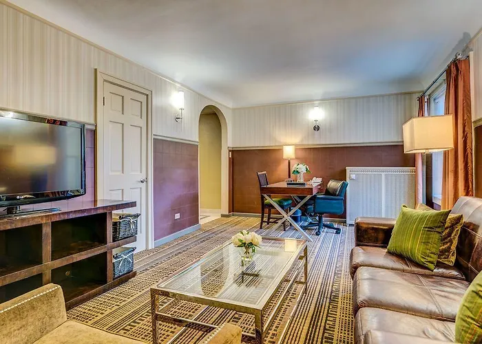 Carleton Of Hotel Oak Park