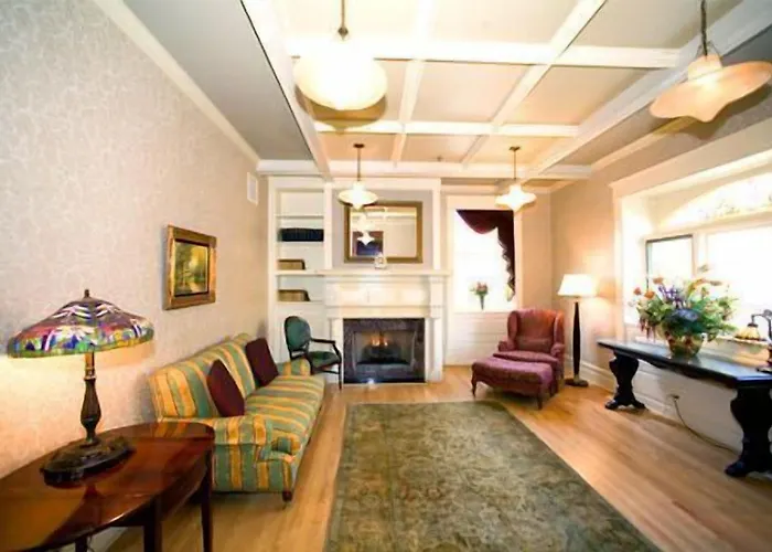 Carleton Of 3* Oak Park