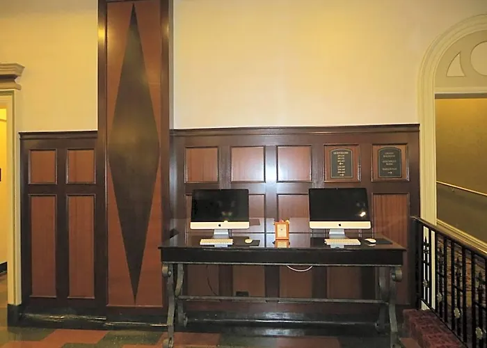Hotel Carleton Of Oak Park