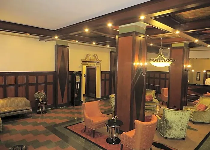 Hotel Carleton Of Oak Park