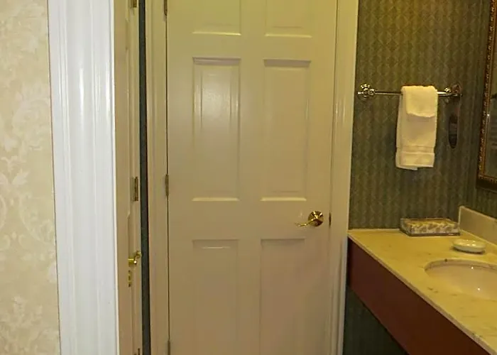 Carleton Of Hotel