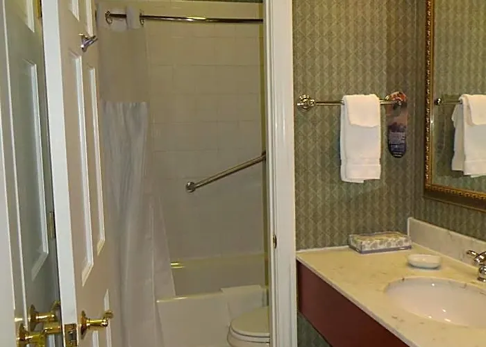 Hotel Carleton Of 3*