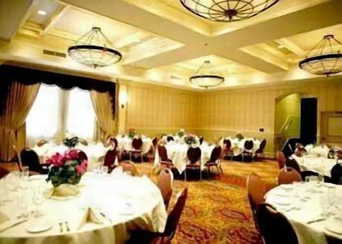 Carleton Of Hotel Oak Park