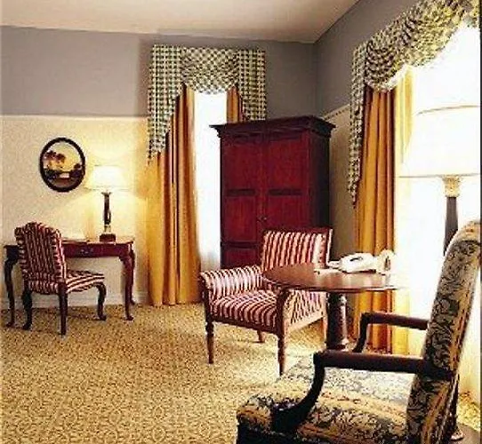 Carleton Of 3* Oak Park