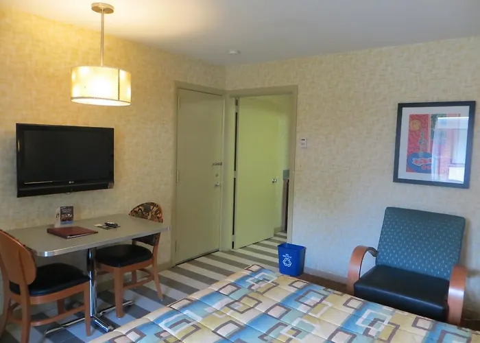 Carleton Of 3* Oak Park
